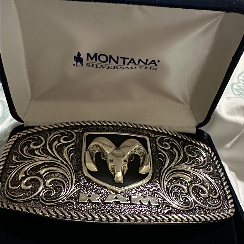 Montana Silversmiths 2013 RAM 1500 Belt Buckle 81/100. Truck of the Year. - Picture 2 of 6